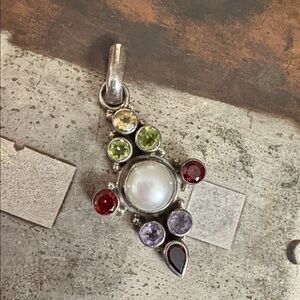 vintage sterling silver pendant w/ central pearl surrounded by multi-colored gem